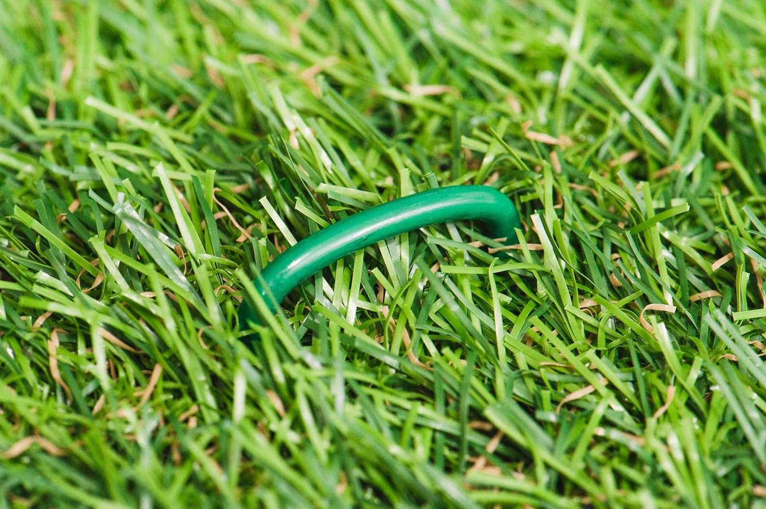 ADEPTNA Heavy Duty Green U-Shaped Garden Pins Securing Galvanised Metal Pegs For Artificial Grass Weed Fabric Landscape Netting Ground Sheets Fleece 15cm Powder Coated (PACK OF 50)